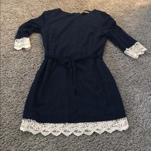 Navy blue Gianni Bini dress w/ lace hem & sleeves